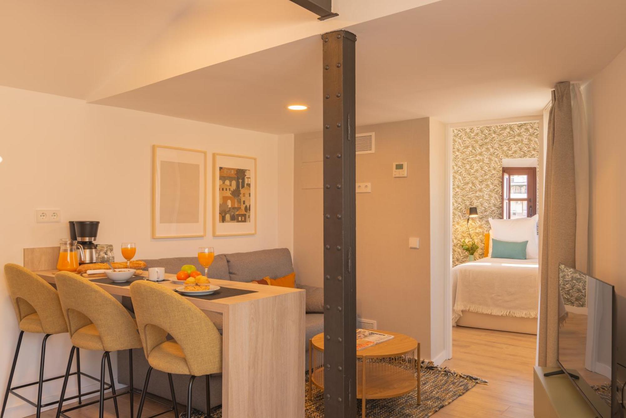 Feelathome Atarazanas Apartments Малага Экстерьер фото