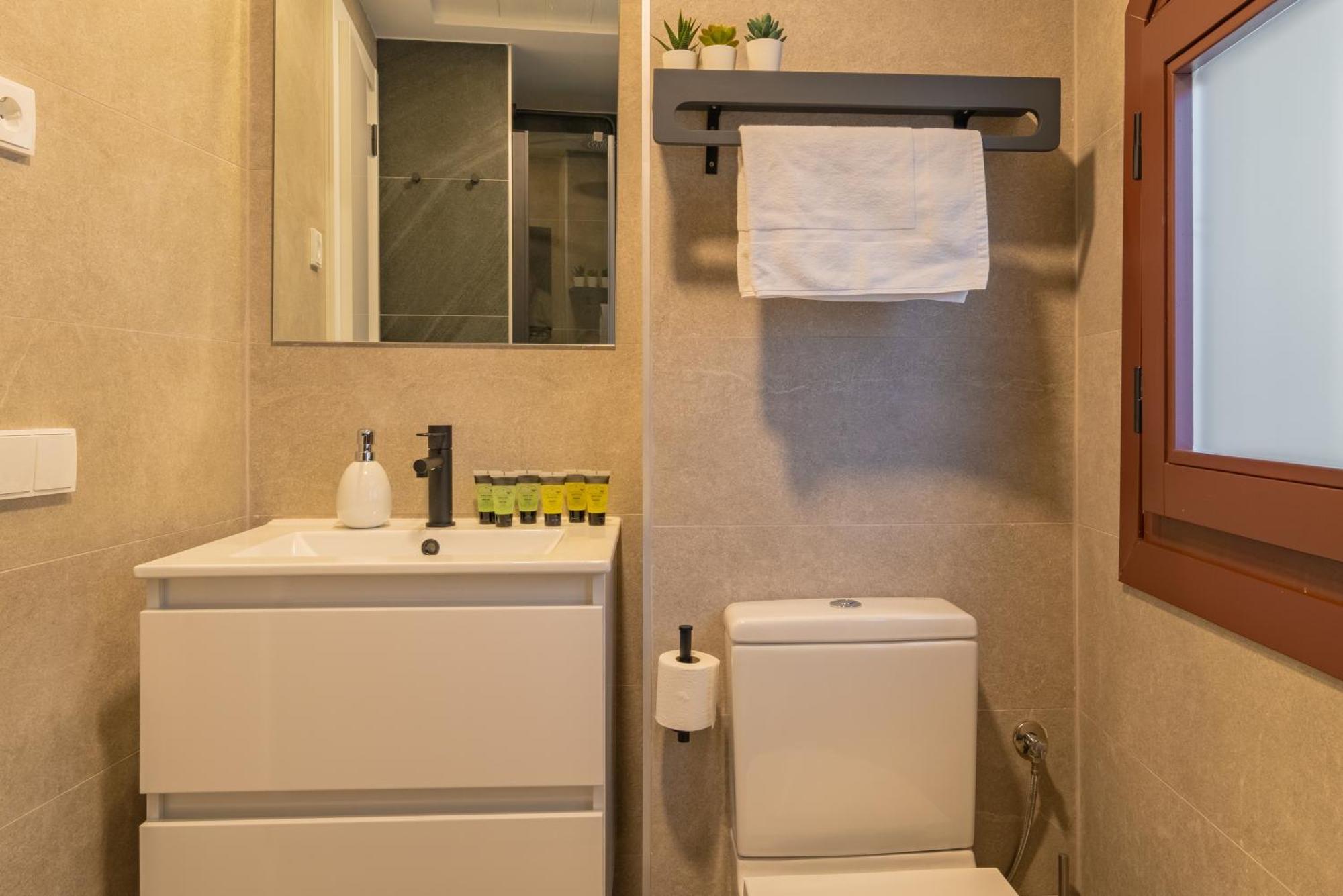 Feelathome Atarazanas Apartments Малага Экстерьер фото