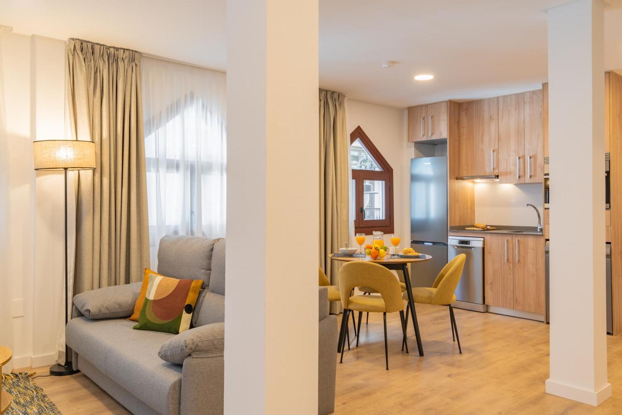 Feelathome Atarazanas Apartments Малага Экстерьер фото
