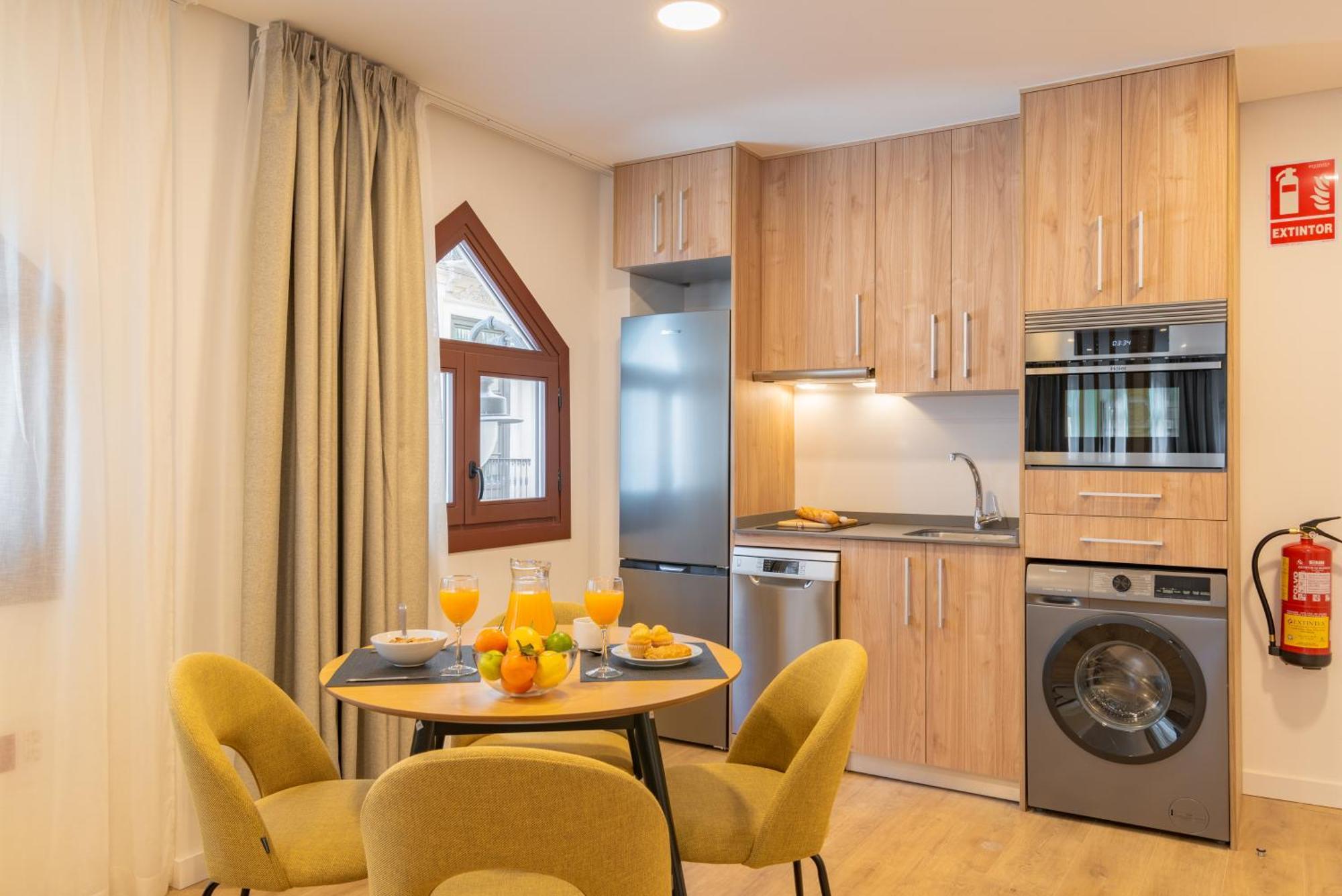 Feelathome Atarazanas Apartments Малага Экстерьер фото