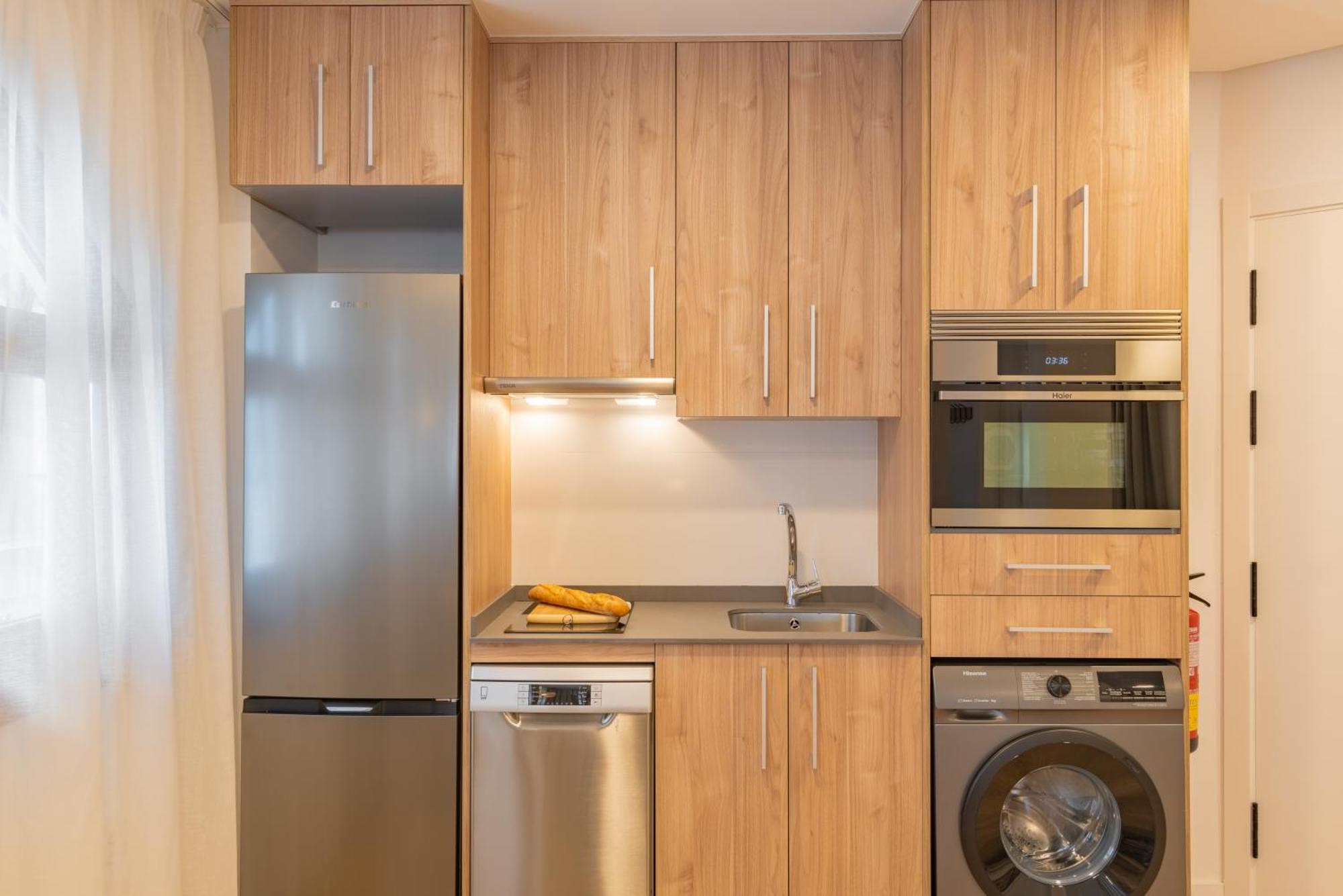 Feelathome Atarazanas Apartments Малага Экстерьер фото